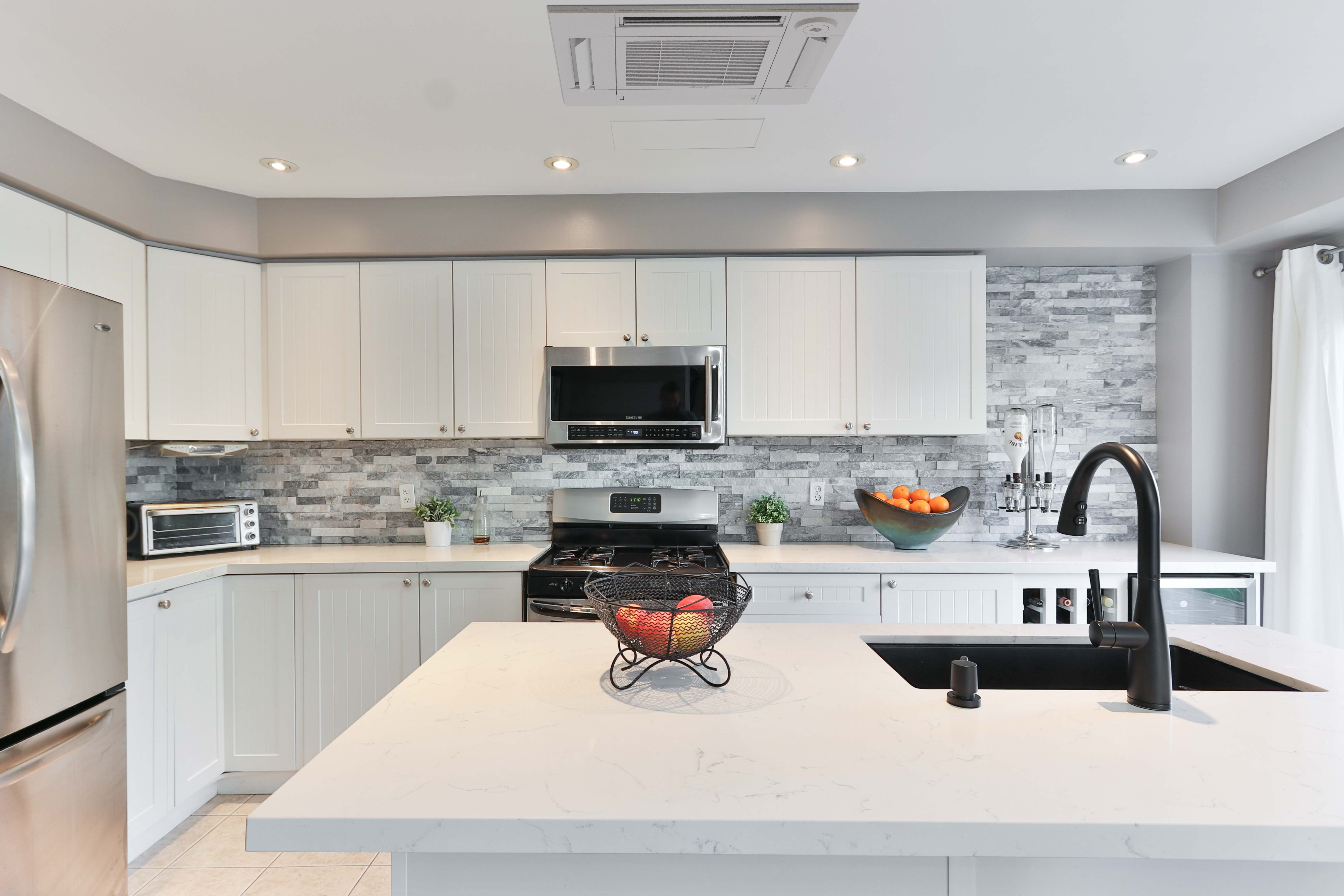 Four-way ceiling -recessed Cassette in Kitchen