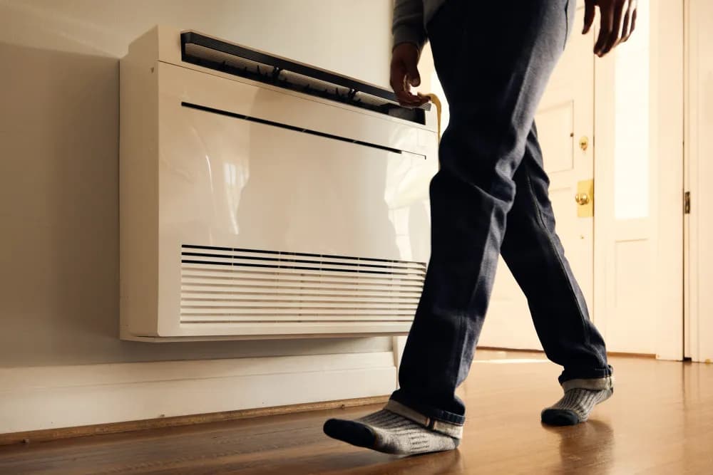 Floor-mounted indoor unit MFZ-KJ installed