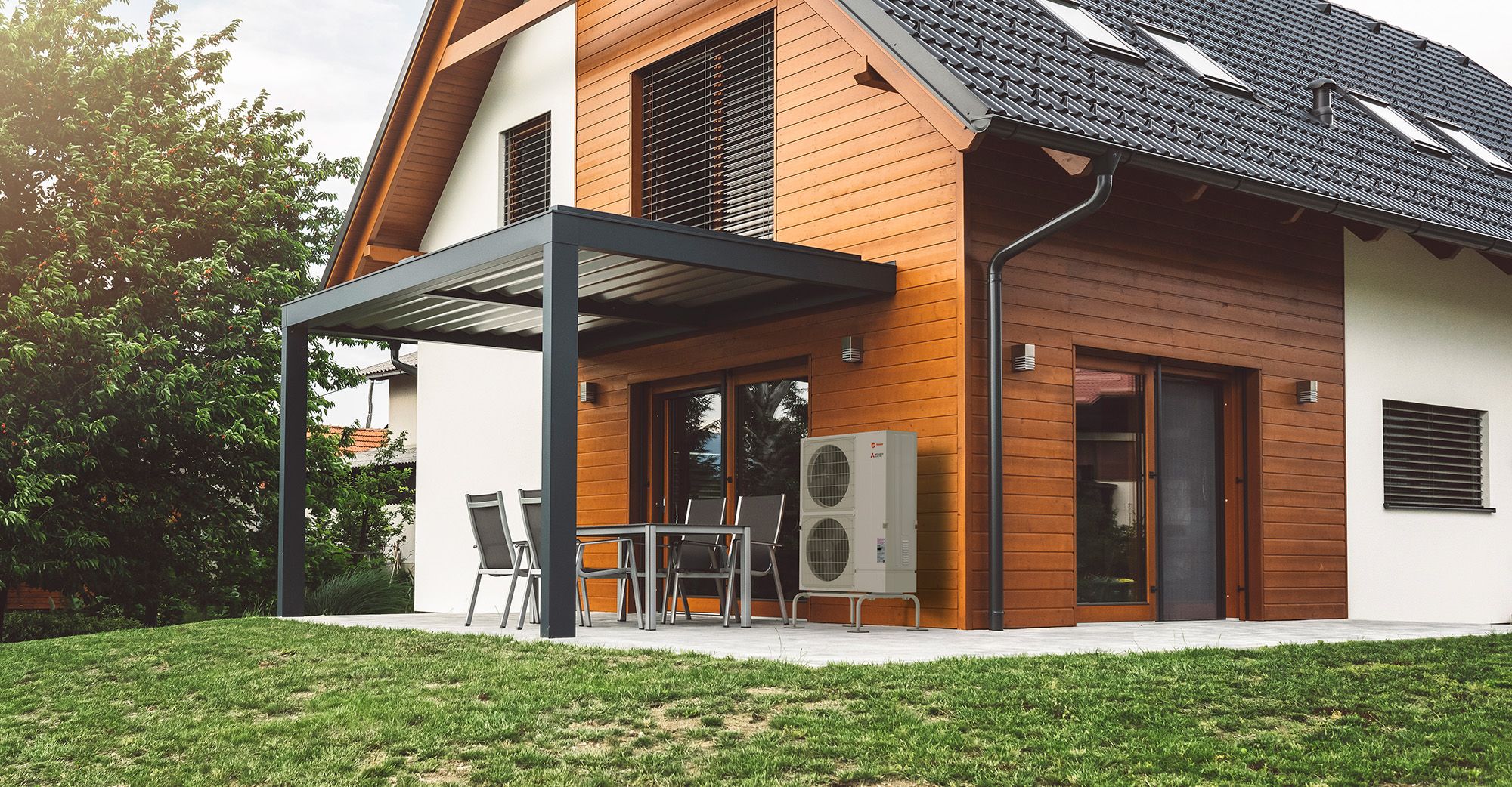 Outdoor heat pump on side of home